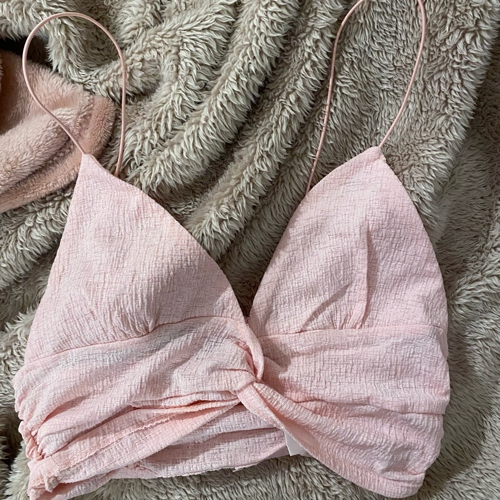 urban outfitters pink crop top